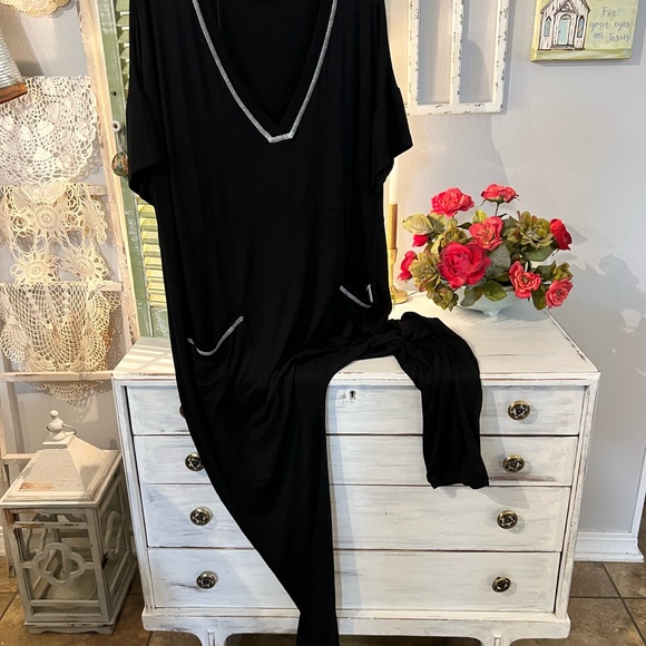 Cy Fashion Pants - Chic Black V-Neck Jumpsuit with Silver Accents